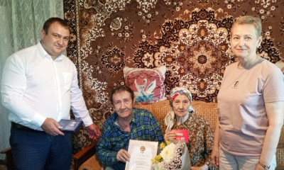 две семьи в Новодугинском районе удостоены в этом году общественной награды-медали «За любовь и верность" - фото - 4