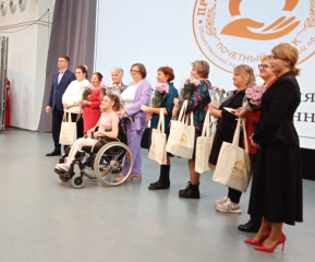 жительницу Новодугинского округа наградили Почетным знаком "Преданность и любовь" - фото - 4