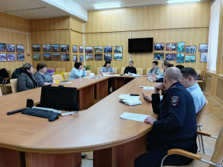 в Новодугинском округе состоялось очередное заседание Комиссии по делам несовершеннолетних и защите их прав - фото - 2