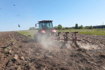 весенне - полевые работы начались в Новодугинском округе - фото - 1