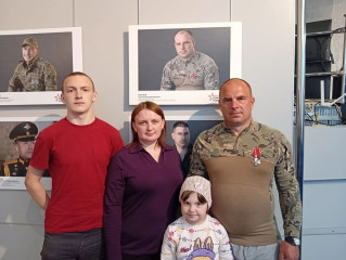 в Культурно-выставочном центре имени Тенишевых торжественно открыли фотовыставку «Поколения победителей» - фото - 4