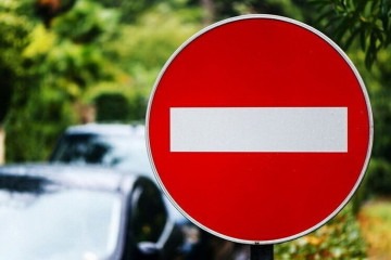 движение транспорта по улицам Горького и Стаханова ограничено - фото - 1