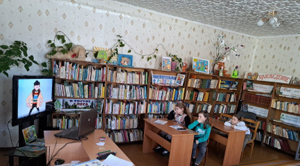 в Новодугинской библиотеке состоялось литературное знакомство «Поэт из страны детства» для младших школьников - фото - 6